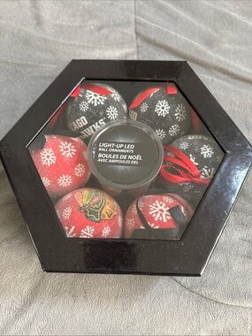 NHL official Chicago Blackhawks Red Black Light-Up Snowflake Ball Ornaments 6